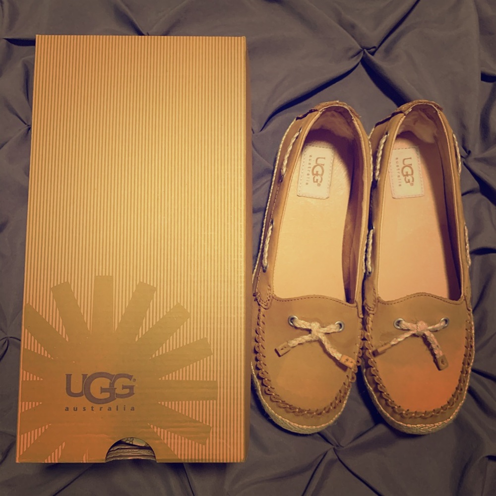 Ugg women size 8 moccasin style shoes